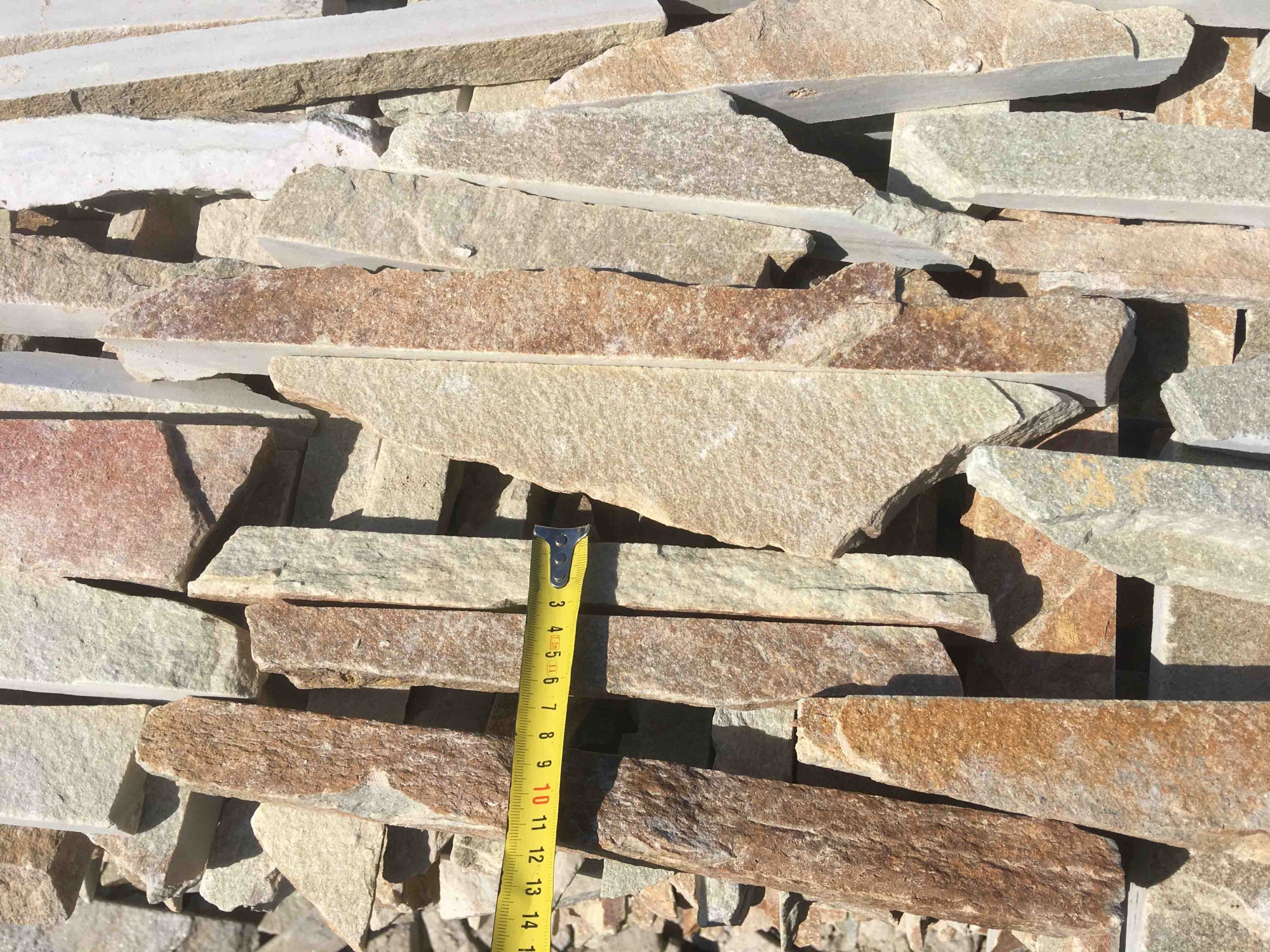 Горбушка златолит золотистый для облицовки купить в Краснодаре