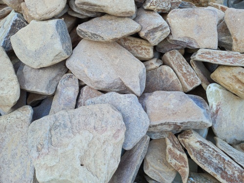 Златолит жёлтый, жёлто-зелёный глыбки и валуны для ланшафтного дизайна купить в Краснодаре