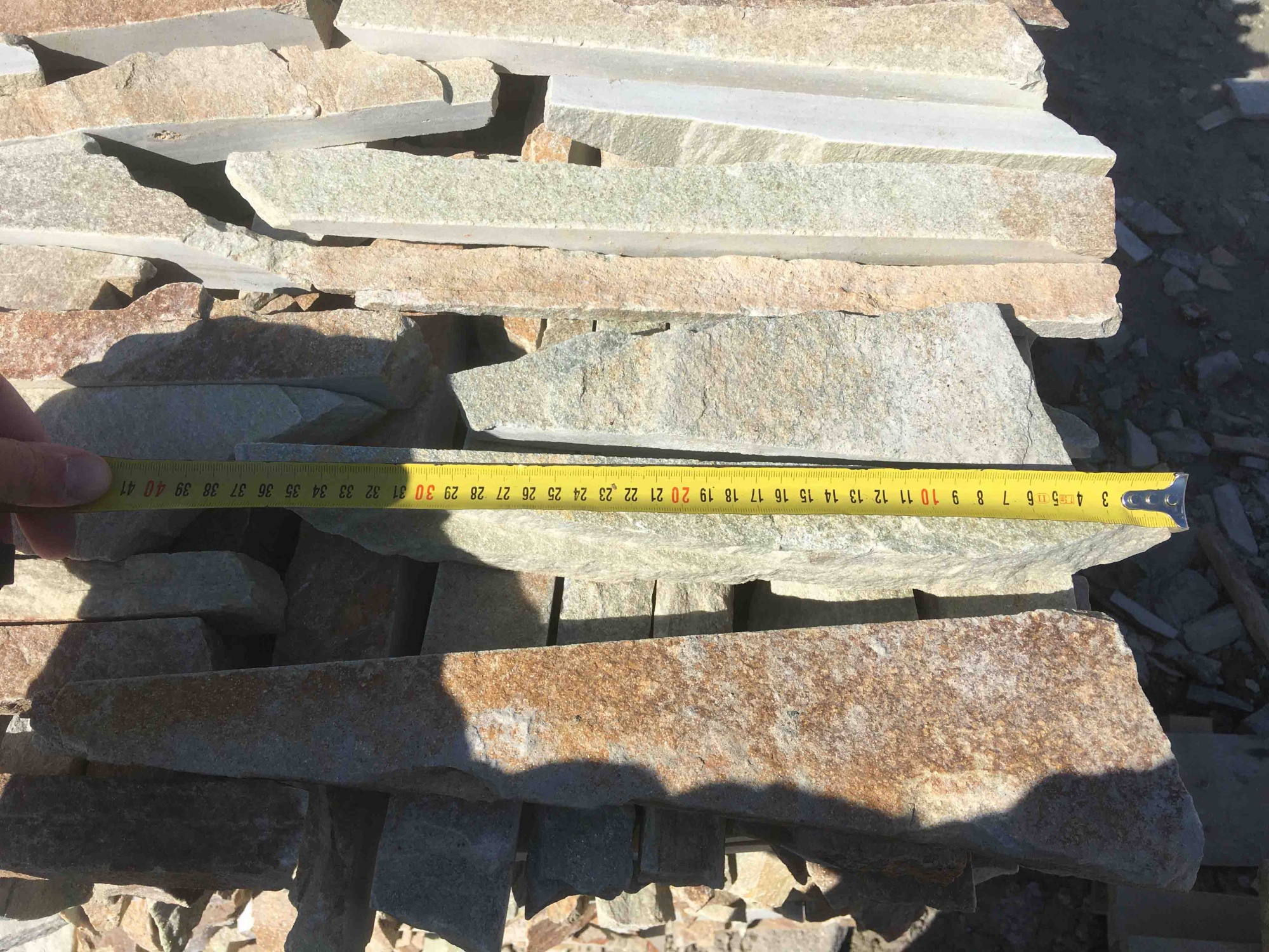 Горбушка златолит золотистый для облицовки купить в Краснодаре