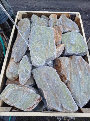 Златолит жёлтый, жёлто-зелёный глыбки и валуны для ланшафтного дизайна купить в Краснодаре