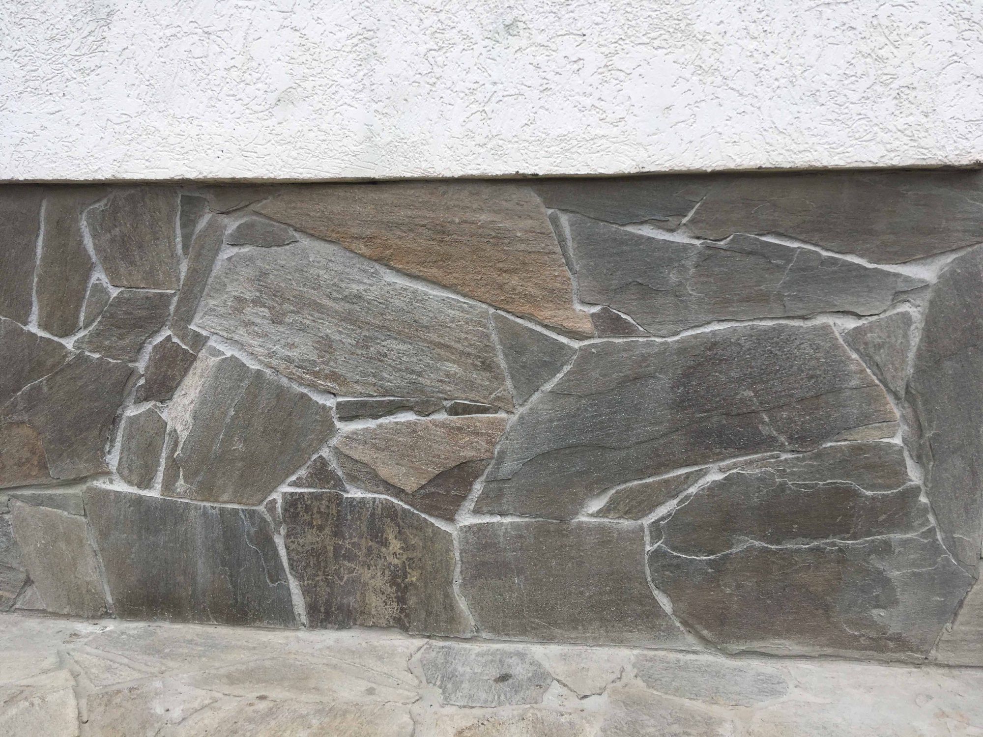 Плитняк златолит Уральский для цоколя, отмостки купить в Краснодаре