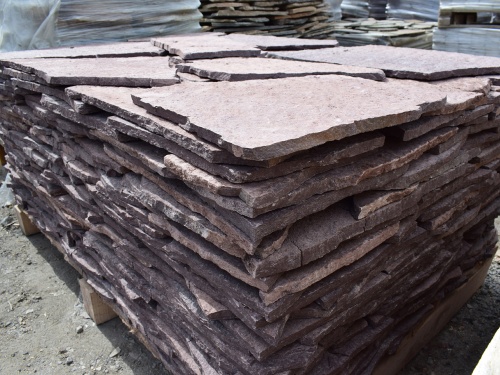 Плитняк лемезит бордовый для облицовки цоколя 20-25 мм  купить в Краснодаре