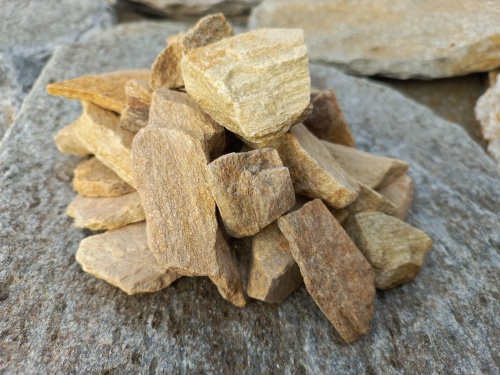 Златолит жёлтый декоративная каменная крошка купить в Краснодаре