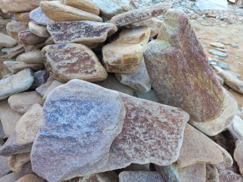 Златолит жёлтый, жёлто-зелёный глыбки и валуны для ланшафтного дизайна купить в Краснодаре