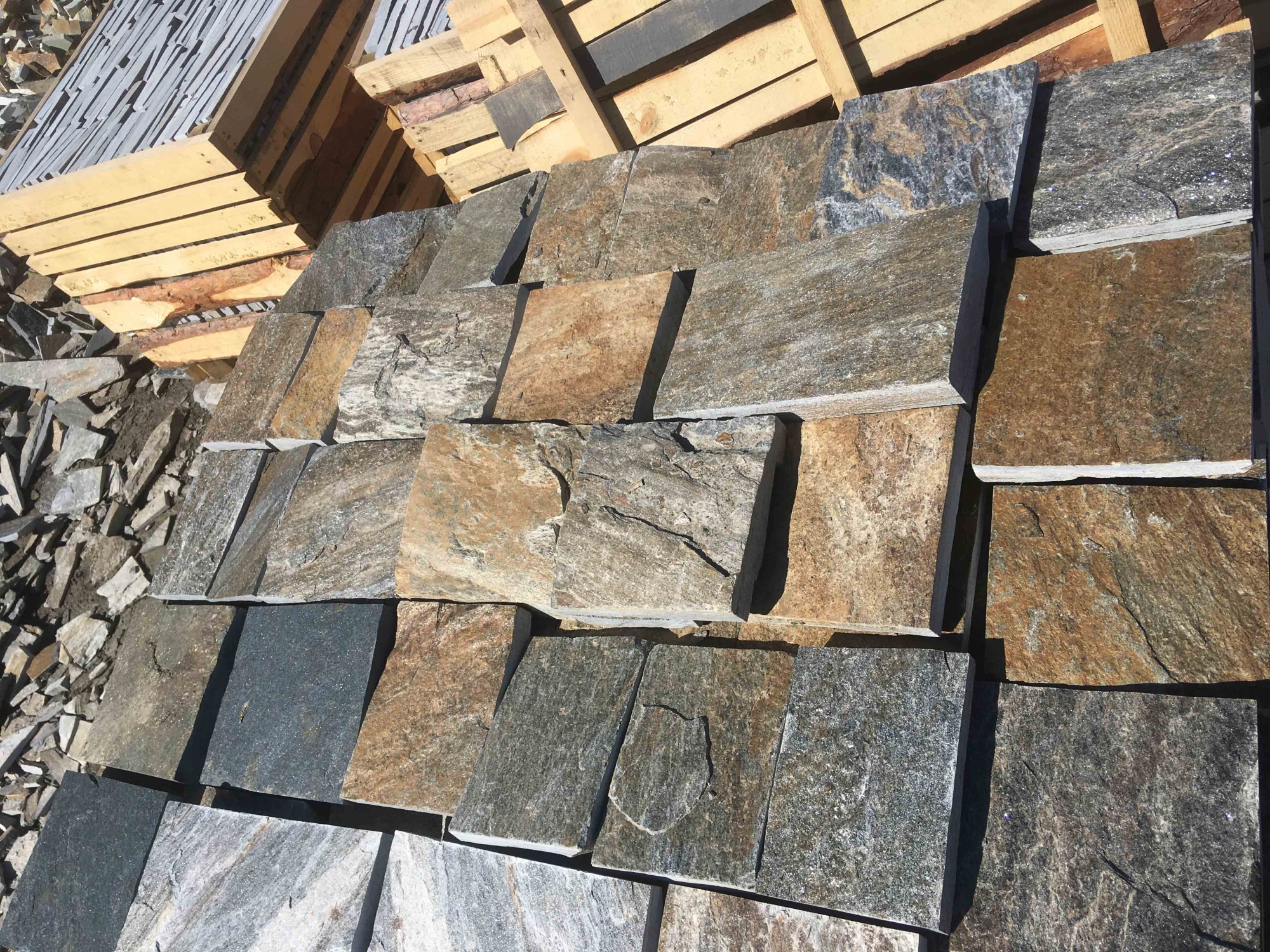 Плитка пилёная златолит Уральский для фасада купить в Краснодаре