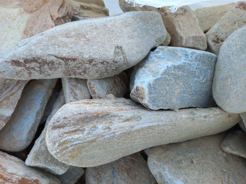 Златолит жёлтый, жёлто-зелёный глыбки и валуны для ланшафтного дизайна купить в Краснодаре