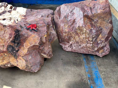 Ландшафтные глыбы красно-фиолетовые 200-1000 килограмм купить в Краснодаре