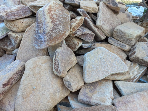 Златолит жёлтый, жёлто-зелёный глыбки и валуны для ланшафтного дизайна купить в Краснодаре