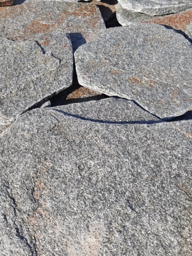 Златолит серебристый галтованный для лестниц купить в Краснодаре