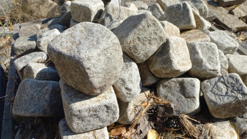брусчатка-гранитная-колотая-галтованная