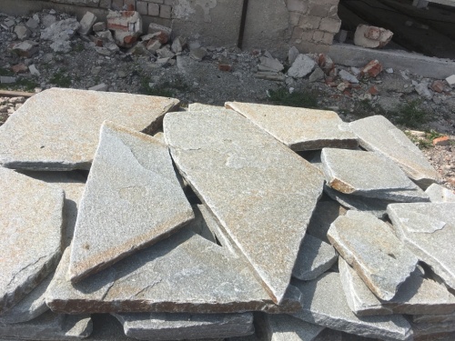 Златолит серебристый галтованный для лестниц купить в Краснодаре